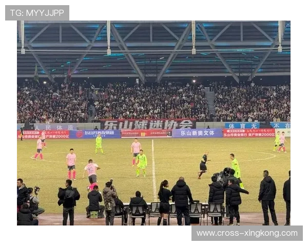 哪些足球明星在场外也热爱足球 他们的足球情结与球迷共鸣