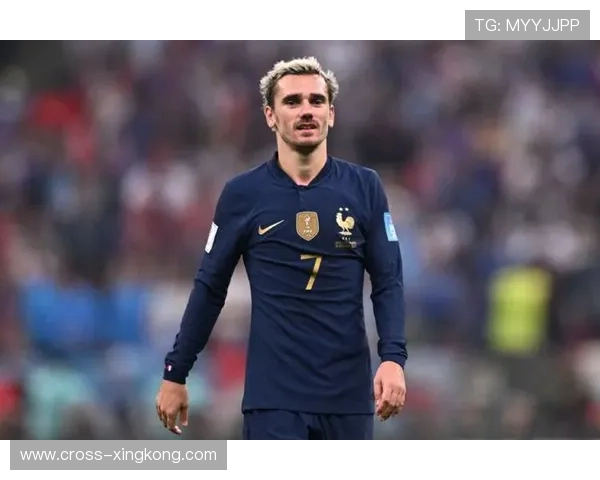 带头箍的足球球星是谁 他为何选择佩戴这一独特装备