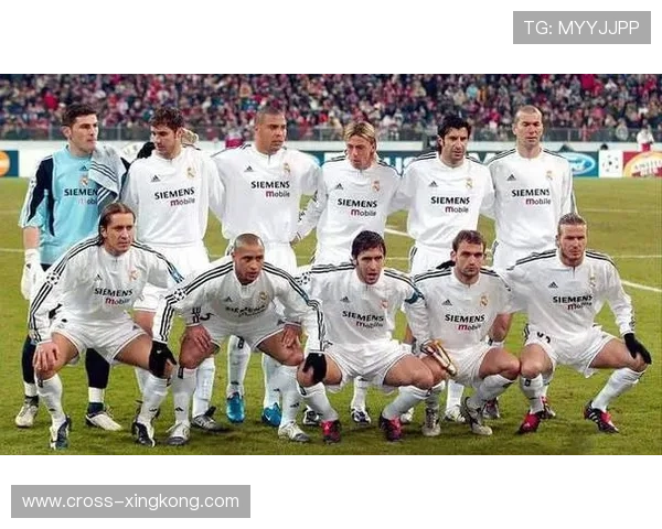 揭秘足球球星赛场之外的日常生活趣事与温情瞬间